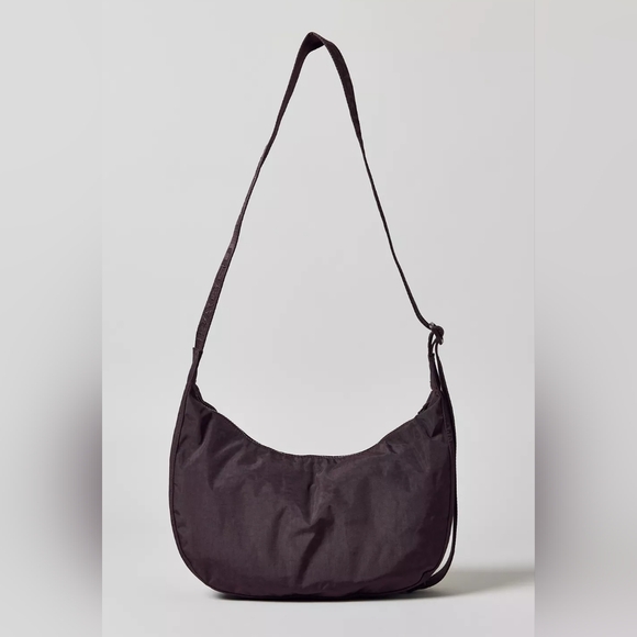 NWT BAGGU UO Exclusive Medium Nylon Crescent Bag Strawberry Embroidered - Picture 3 of 4